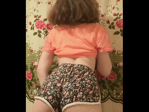 ❤️ Sexi mladá kočka si vyzlieka šortky pred kamerou ❤❌ Krásne porno na nás ❌️❤