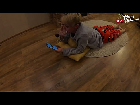 ❤️ Šialená blondínka fajčí obrovský penis a skáče na ňom - análny sex ❤❌ Krásne porno na nás ❌️❤