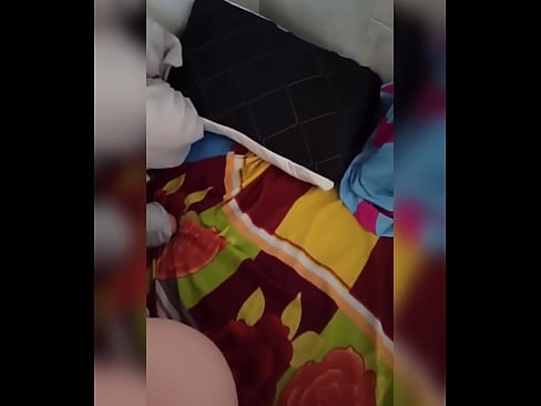 ❤️ Moja spolubývajúca zostáva doma sama, pretože jej manžel odchádza na dovolenku, a ja využijem príležitosť, aby som ju ošukal a naplnil jej zadok mliekom ❤❌ Krásne porno na nás ❌️❤