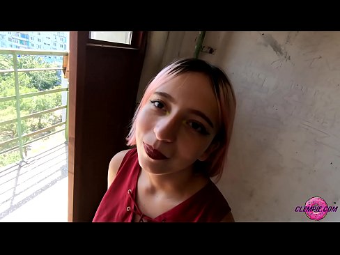 ❤️ Študentka zmyselne fajčí cudzinca vo vnútrozemí - strieka mu na tvár ❤❌ Krásne porno na nás ❌️❤